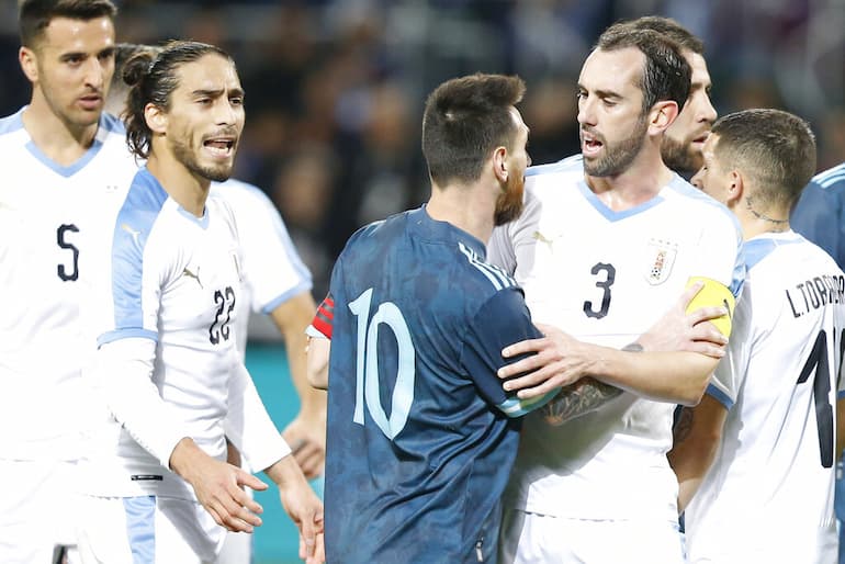 Godin, capitano di mille battaglie in campo