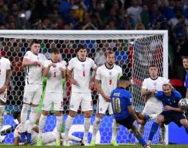 La punizione di Lollo a Wembley