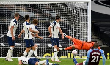 Uno dei gol del West Ham agli Spurs